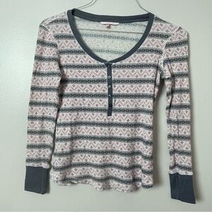 Victoria’s Secret Thermal V-Neck Shirt with Snowflake Design – XS